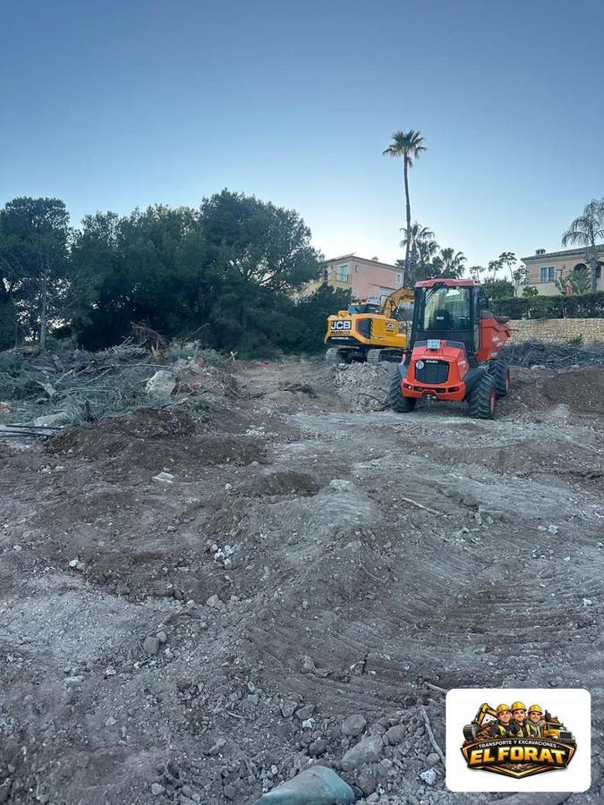Excavadora de El Forat en obra